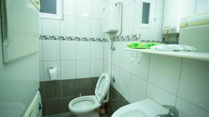 בלגרד Private Cozy Room 2 With Shared Kitchen In Appartment מראה חיצוני תמונה