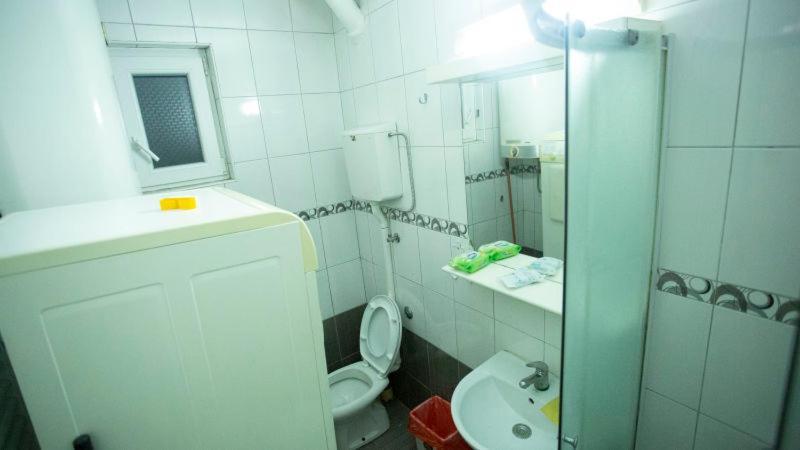 בלגרד Private Cozy Room 2 With Shared Kitchen In Appartment מראה חיצוני תמונה
